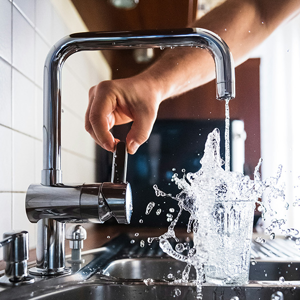 Installatie waterkraan